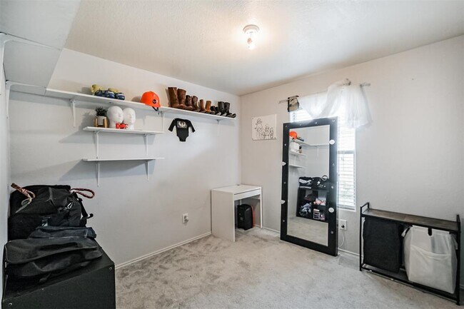 Building Photo - 16530 Peyton Ridge Cir