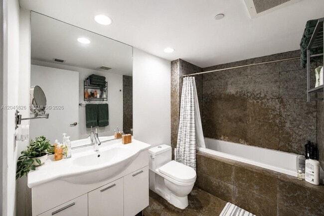 Building Photo - 475 Brickell Ave