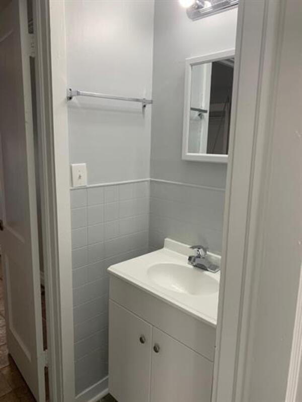 Building Photo - 352 Adams St