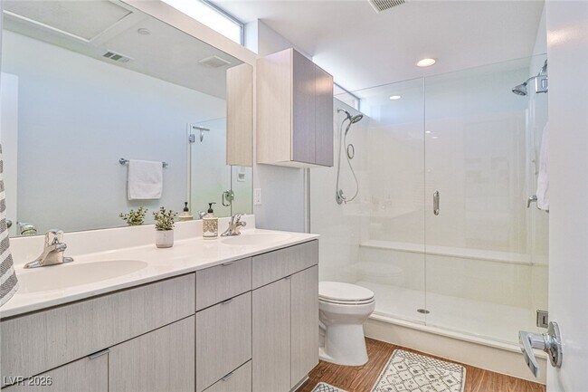 Building Photo - 251 Tower St