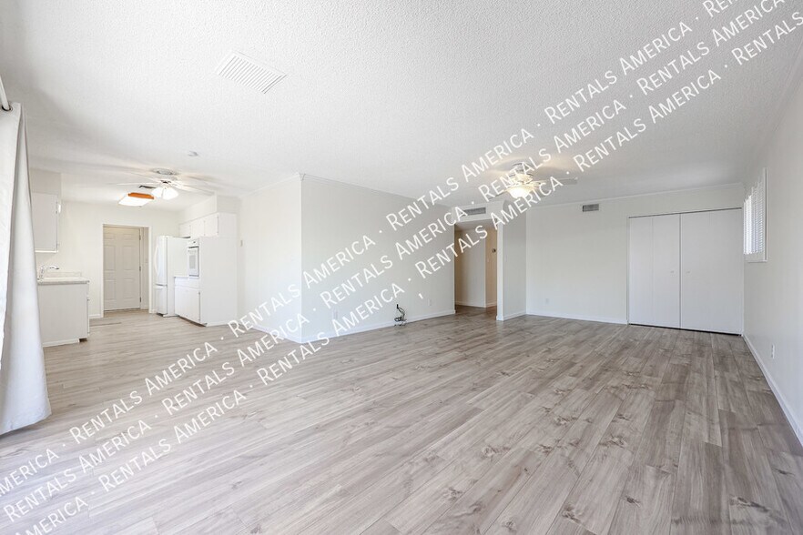 Building Photo - 3704 S Terrace Rd