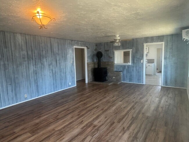 Building Photo - 1420 Gleason Rd