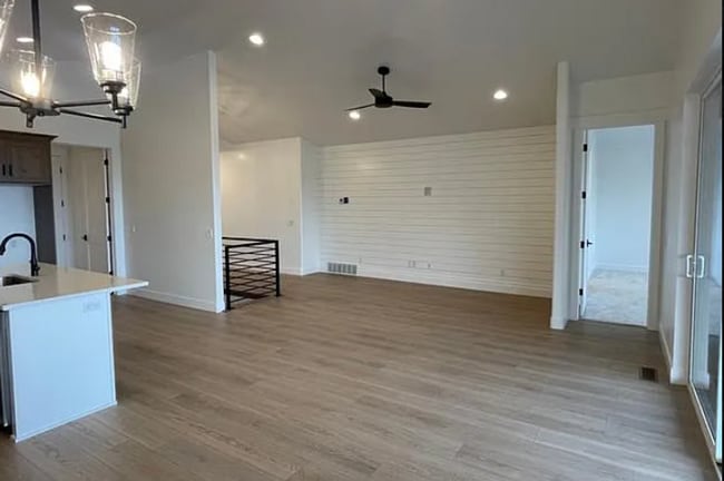 Building Photo - Coming soon! 5 Bedroom/2.5 Bathroom unit i...