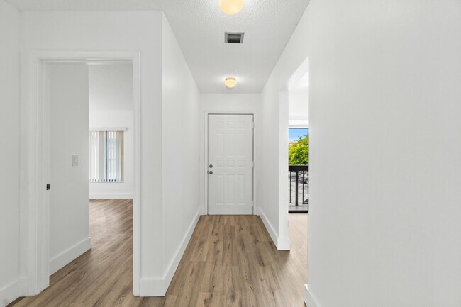 Building Photo - 5151 W Club Cir