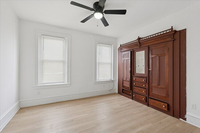 Building Photo - 2054 W Glenwood Ave