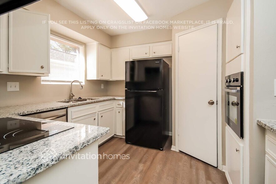 Building Photo - 16519 Cairngorm Dr