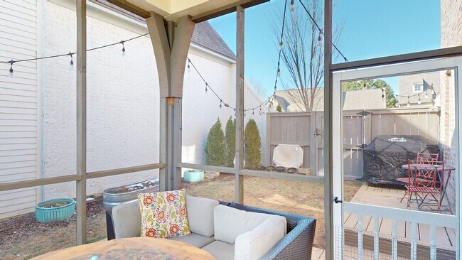 Building Photo - Wonderful 4 Bdrm, 3.5 Bath on outskirts of Eastchase