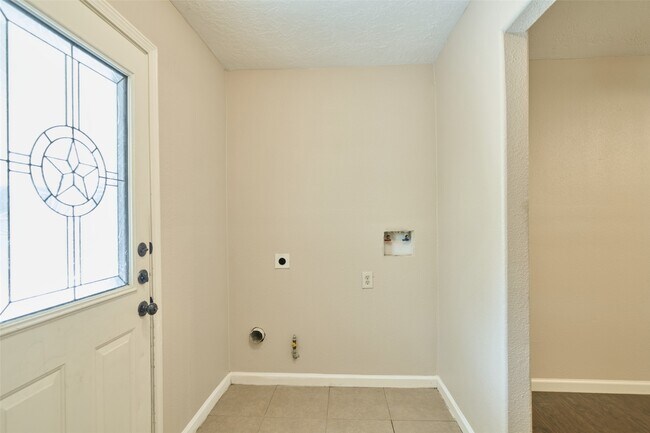 Building Photo - 24411 Pine Canyon Dr