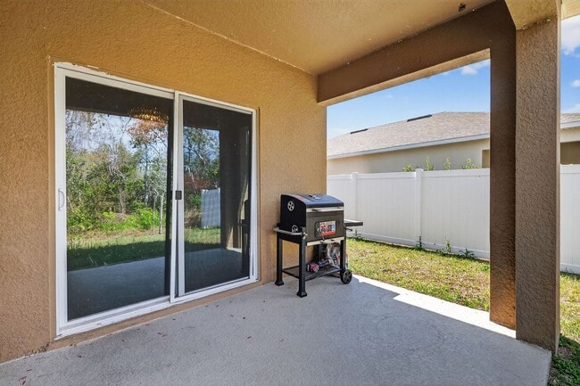 Building Photo - Available Now in Tavares | 2023 Built 4BR/2BA Home with 2-Car Garage