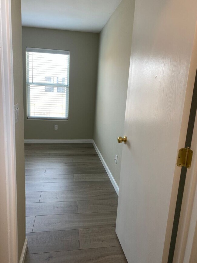 Building Photo - 9318 Square Dance Pl