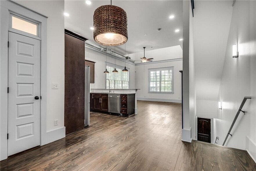 Building Photo - 3371 Dogwood Dr