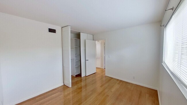 Building Photo - 16402 Birdie Ln