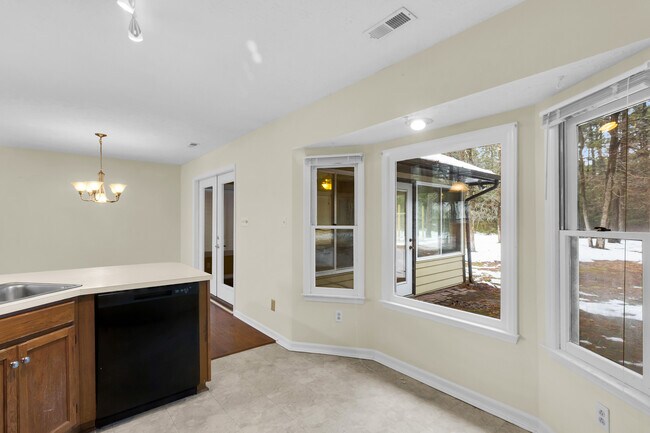 Building Photo - 1824 Caracara Dr