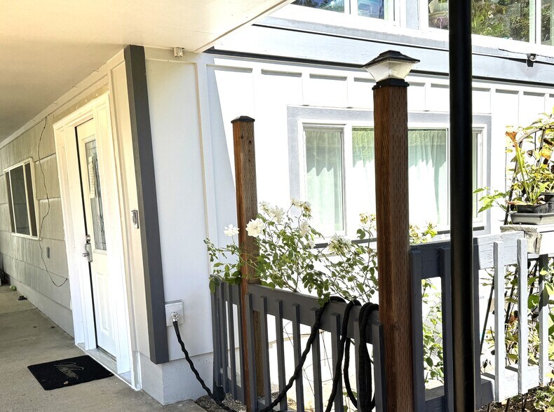 Building Photo - 3354 NW Crest Dr