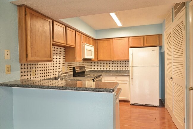 Building Photo - 10555 Turtlewood Ct