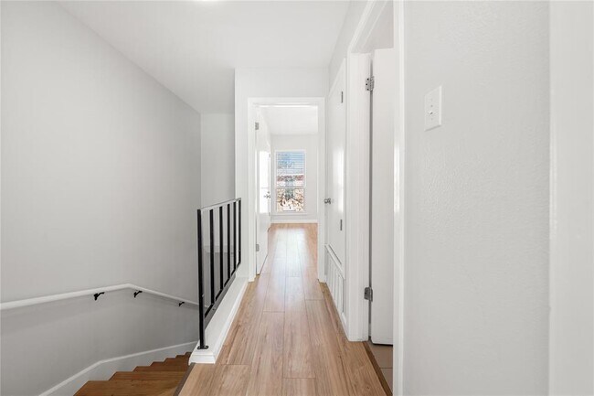 Building Photo - 3820 Southway Dr