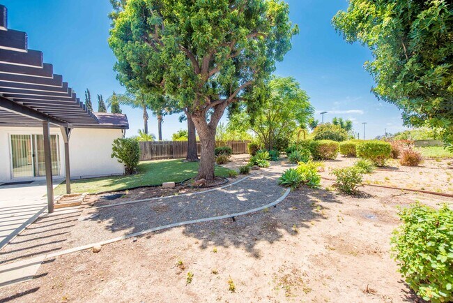Building Photo - Spacious 4 Bedroom Home in Quiet Yorba Linda Neighborhood