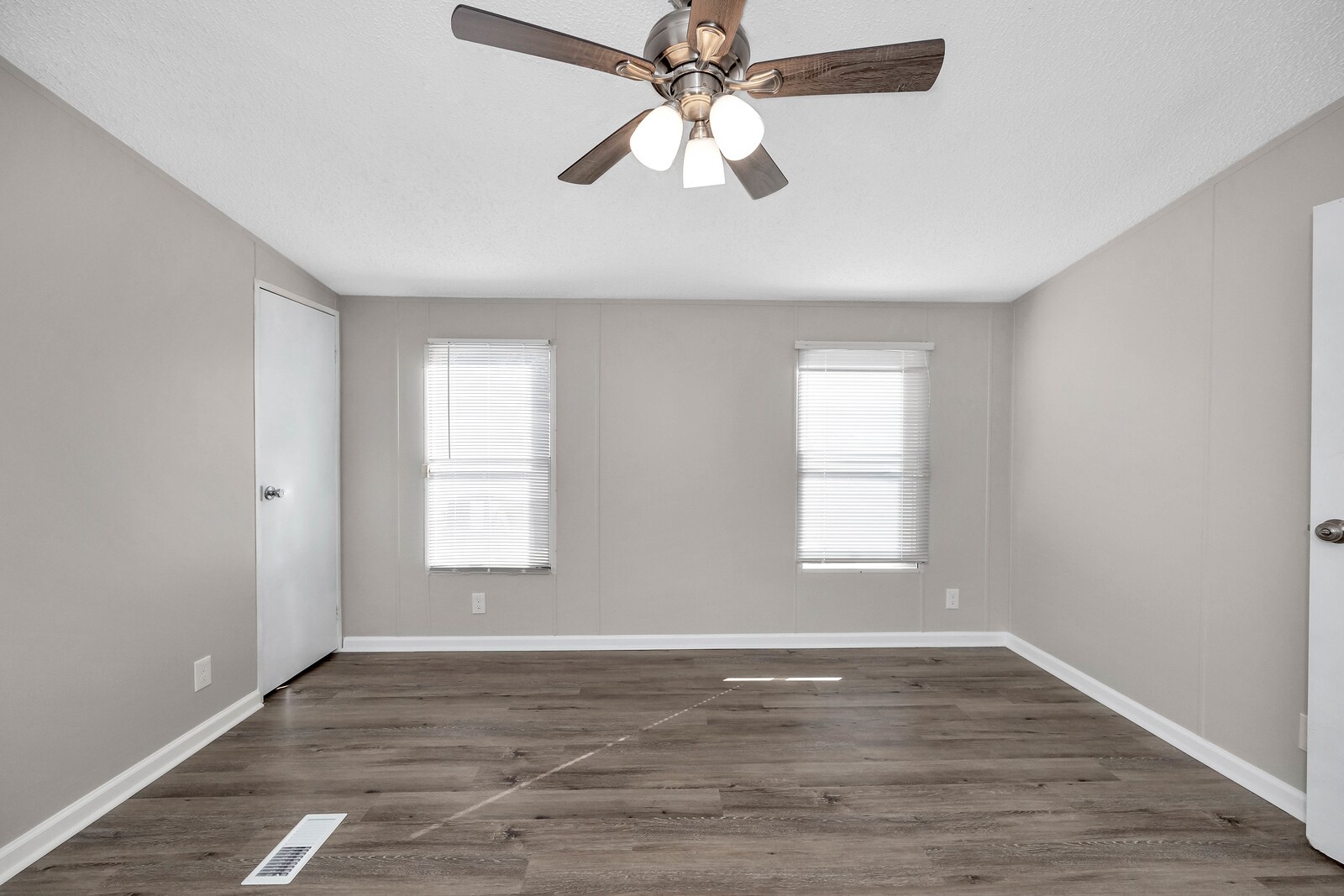 Building Photo - 415 W Limestone Rd