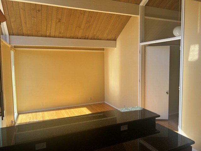 Building Photo - 880 Larkspur Dr