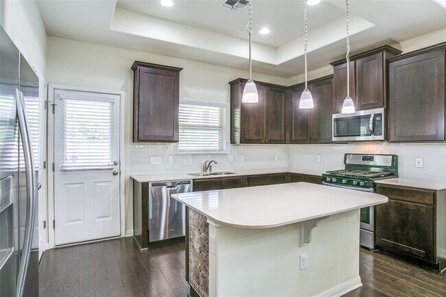 Building Photo - 9804 Tolima Dr