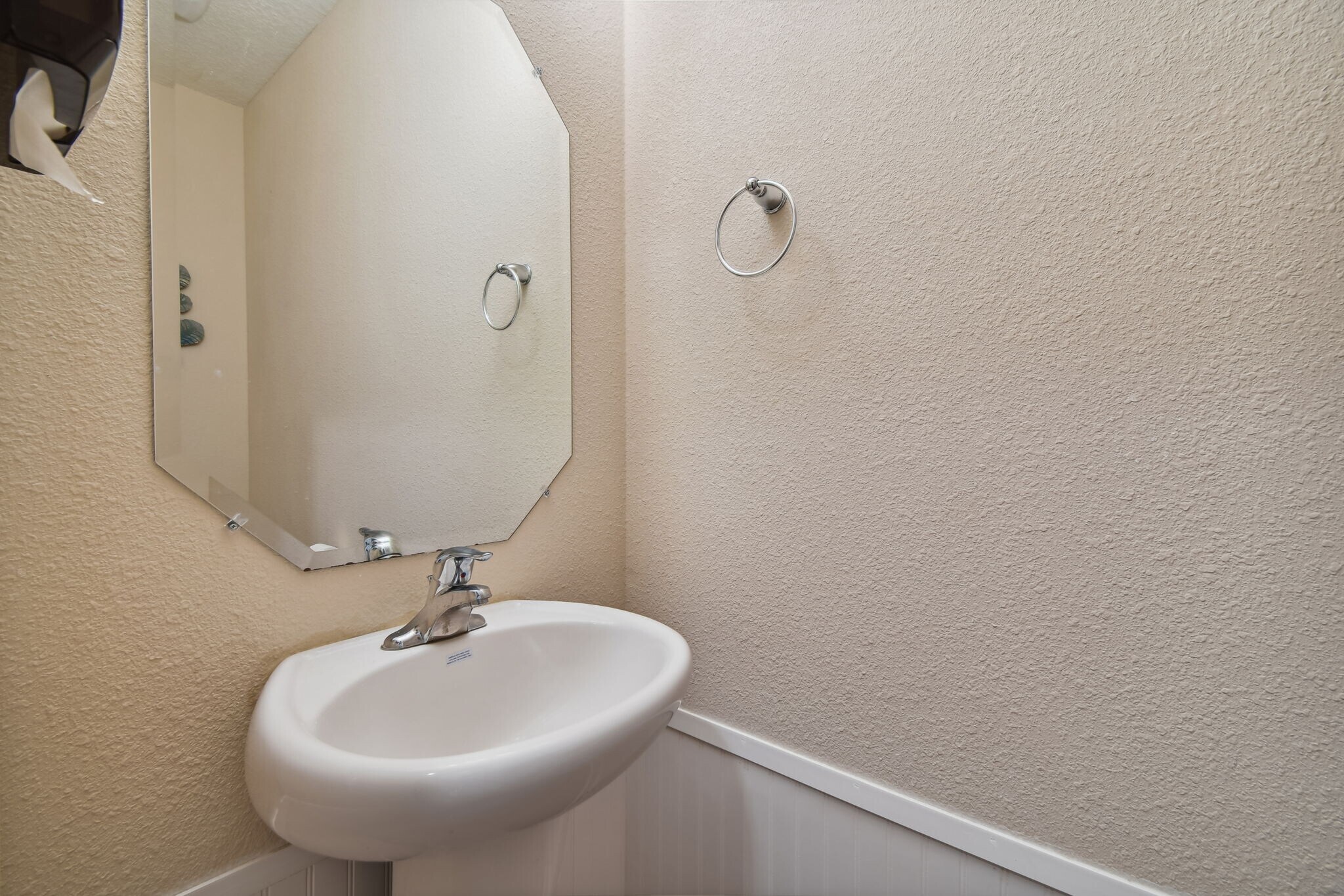 Building Photo - 629 Melrose Abbey Ln