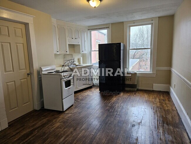 Building Photo - 42 N Main St