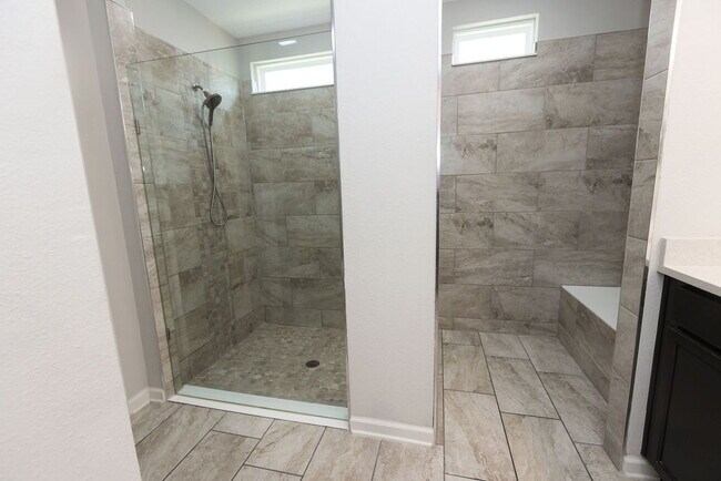 Building Photo - Shearwater, 4 bedroom 3.5 bath home for rent.
