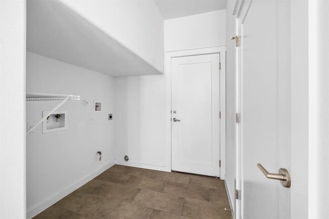 Building Photo - 6800 Menchaca Rd