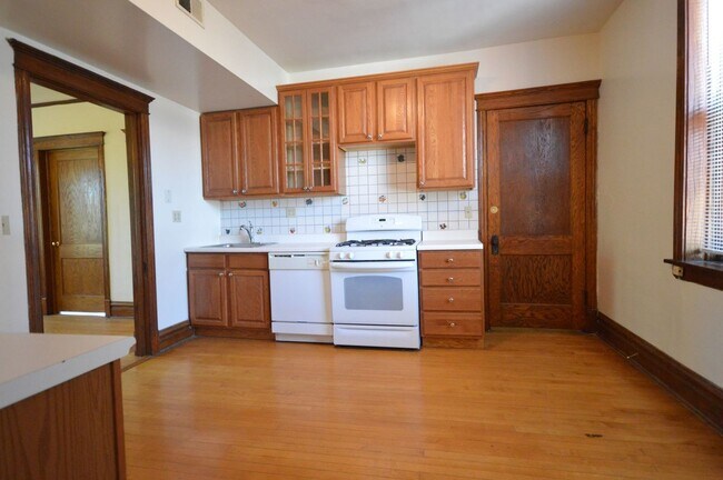 Building Photo - 3806 N Greenview Ave