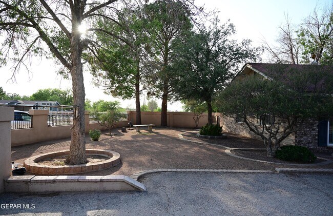 Building Photo - 10725 W Burt Rd