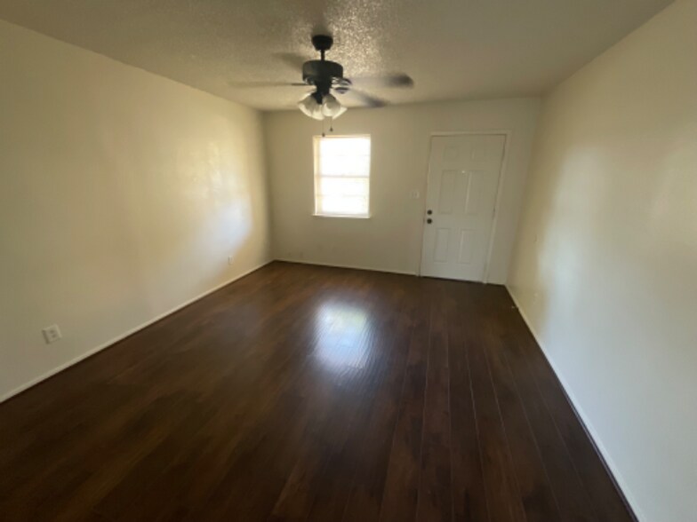 Building Photo - 4715 Catalina Dr