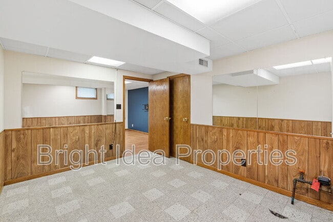 Building Photo - 1721 Sheridan Ave W