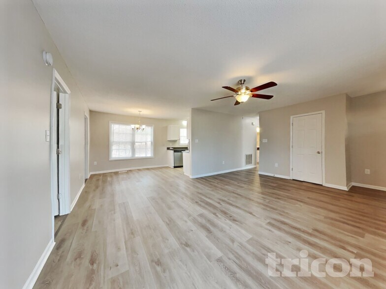 Building Photo - 3008 Brittany Dr