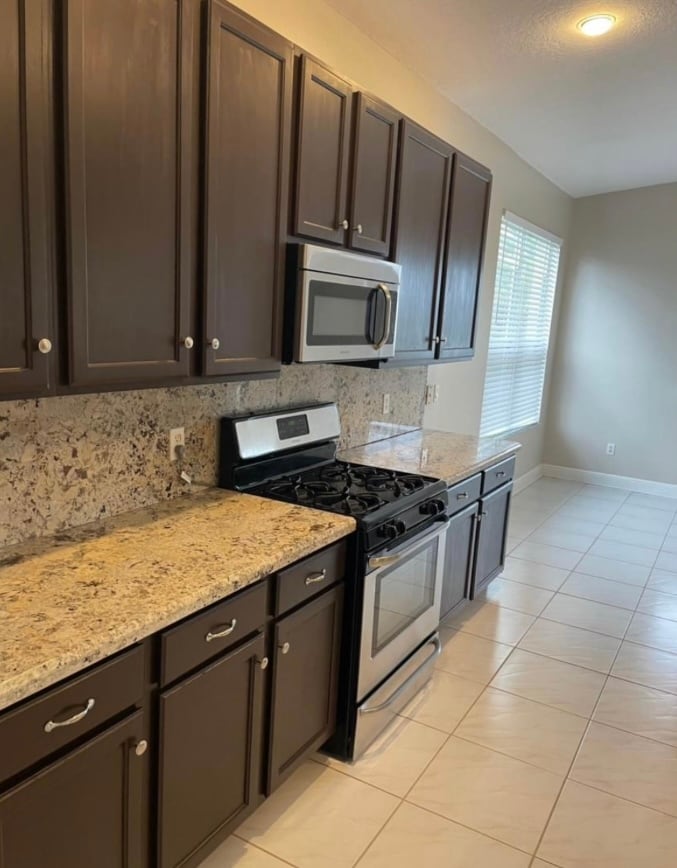 Building Photo - 895 SW Lake Charles Cir