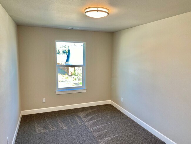 Building Photo - 20465 Aberdeen Dr
