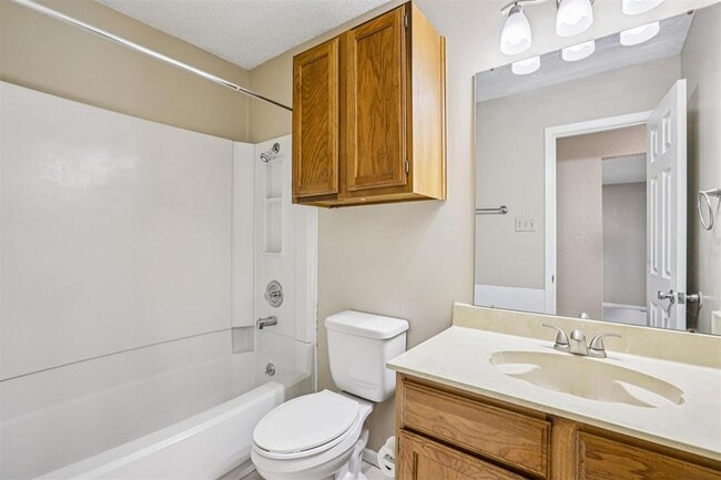 Building Photo - 13355 Water Oak Ln