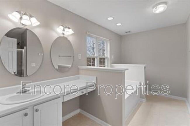 Building Photo - 3212 Sawyers Mill Dr