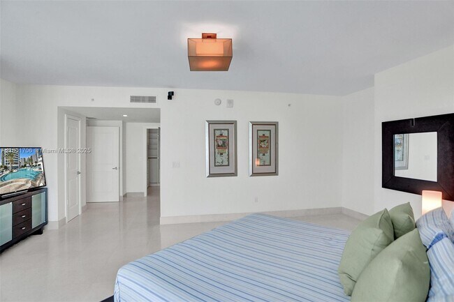 Building Photo - 3101 S Ocean Dr