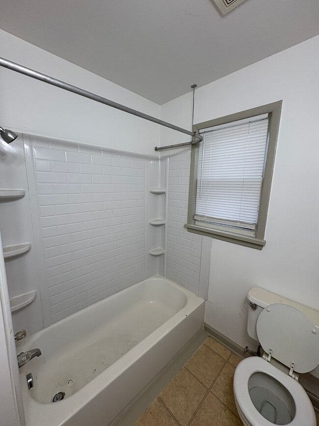 Building Photo - Newly Renovated 1 Bed 1 Bath Home