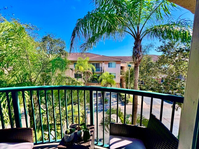 Building Photo - 2033 SE 10th Ave