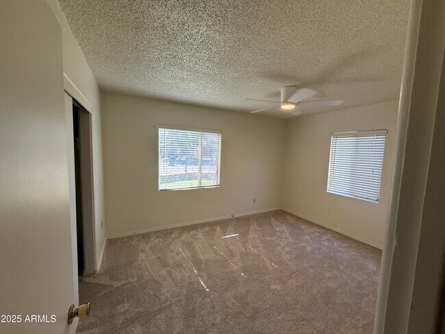 Building Photo - 7035 N 11th Pl