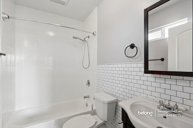 Building Photo - 1616 W 39th Pl