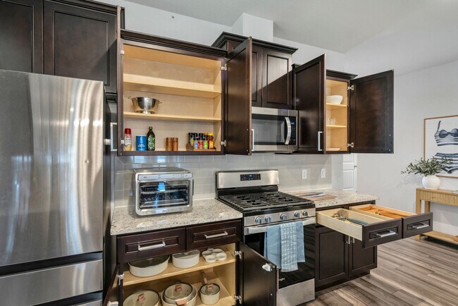 Building Photo - 2785 Eltonne Gdns Dr