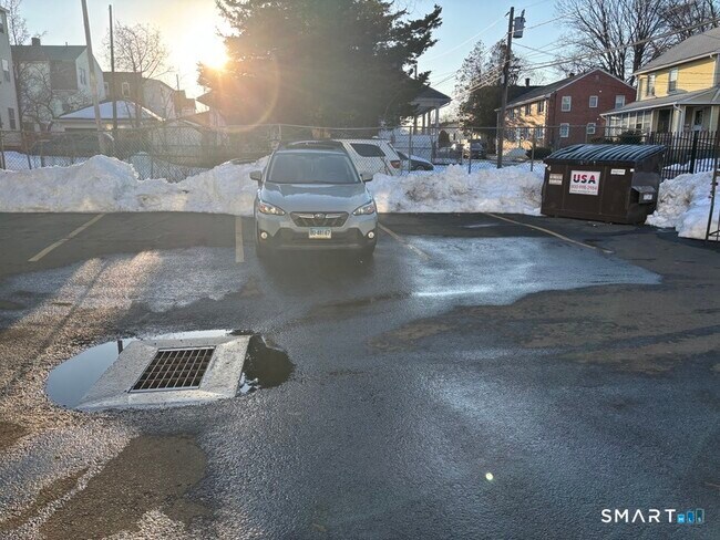 Building Photo - 120 Preston St