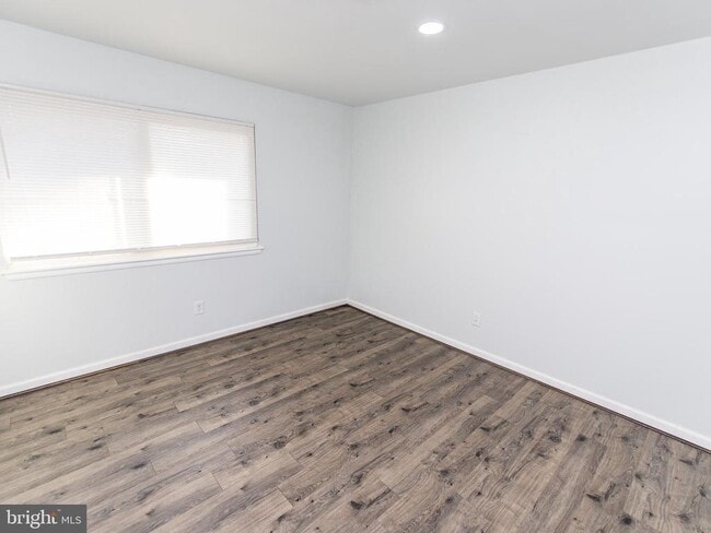 Building Photo - 15901 Perkins Ln