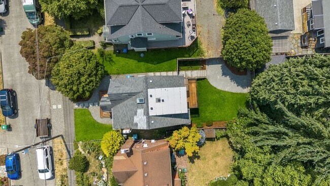 Building Photo - Gorgeous Remodeled West Seattle Craftsman w/ Air Conditioning