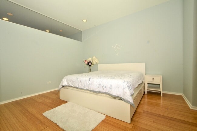 Building Photo - 65 E Monroe St