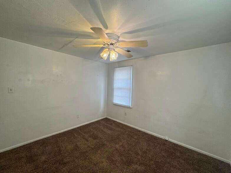 Building Photo - 2517 SW 42nd St