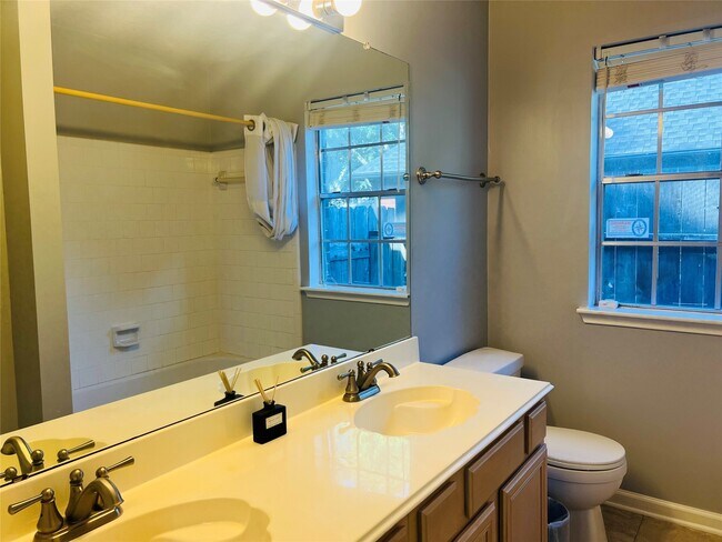 Building Photo - 8815 Crazy Horse Trail