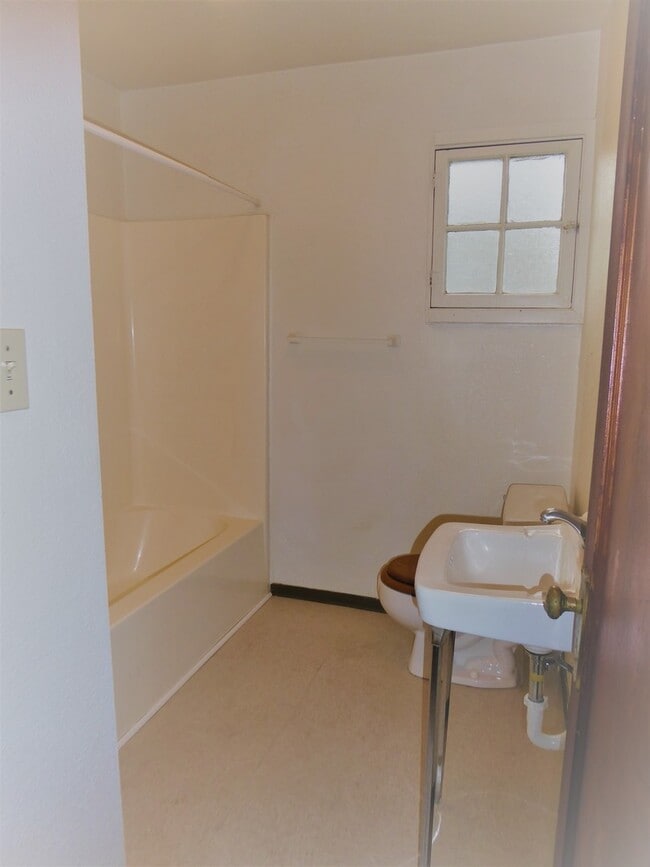 Building Photo - ARMM1701